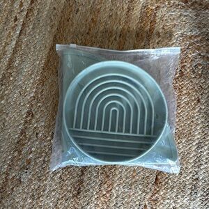 NWT Dog Slow Feeder, Silicone Dog Bowl with Mat Sade Green